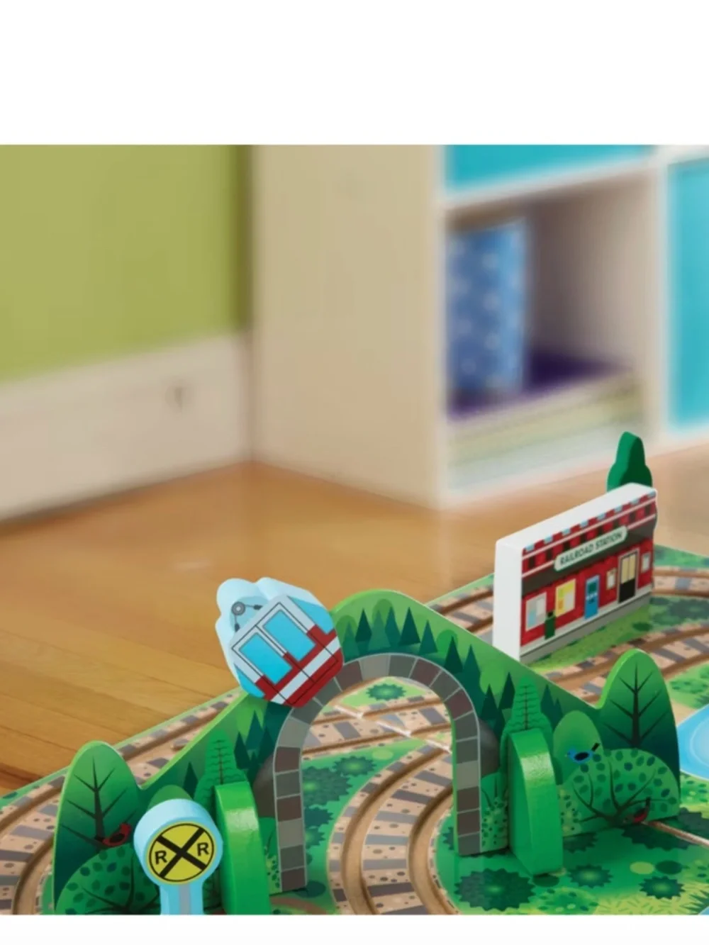 Melissa & Doug 17-Piece Wooden Take-Along Tabletop Railroad and Trains, for Kids